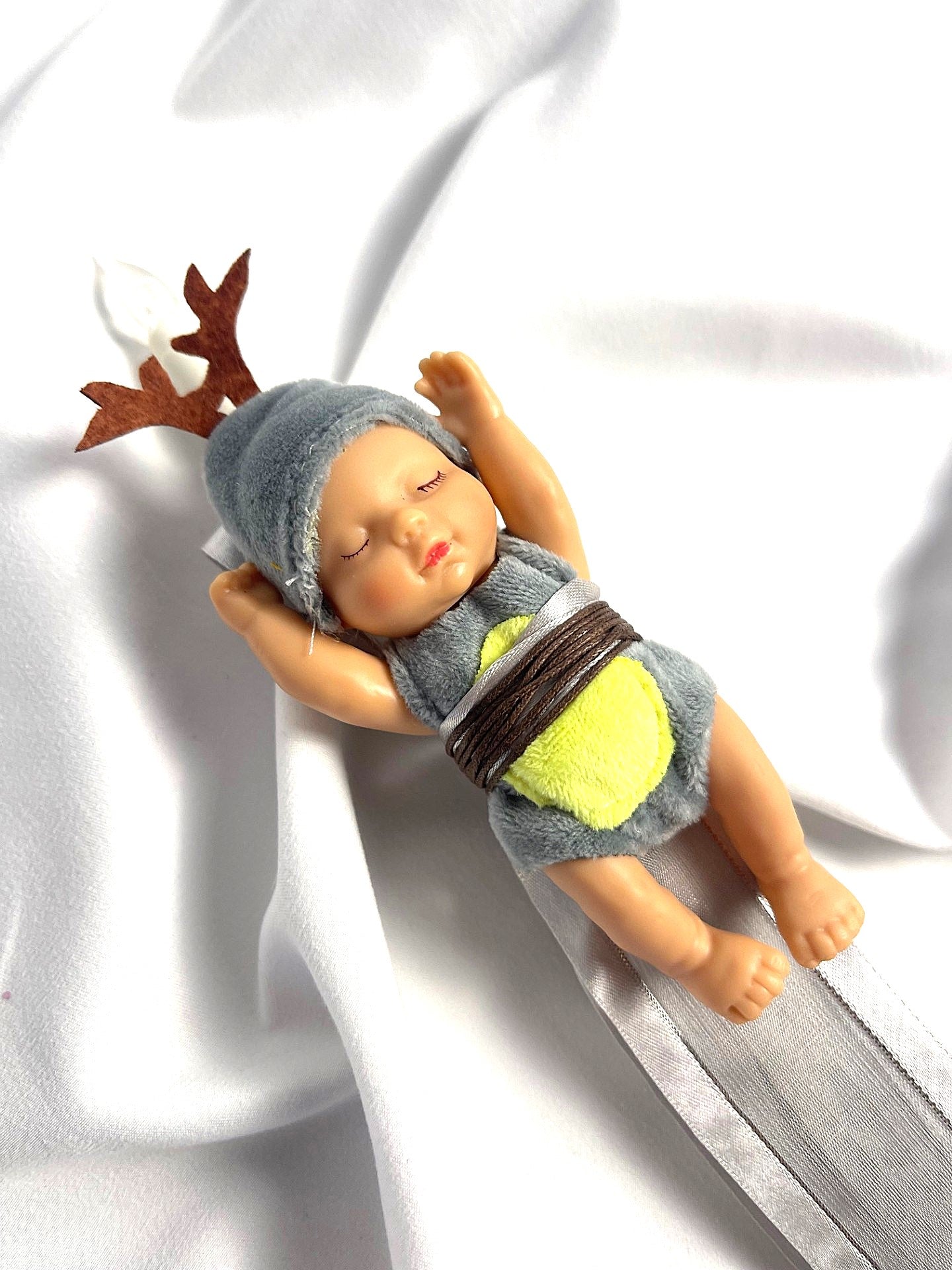 Flameless Battery Easter Candle - Baby Figurines - Lambatha / Palm Sunday 28cm (SMALL)